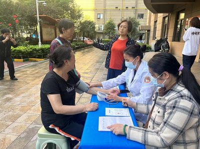 金水區(qū)未來(lái)路街道義診服務(wù) 暖心守護(hù)居民健康，健康咨詢送到家門口